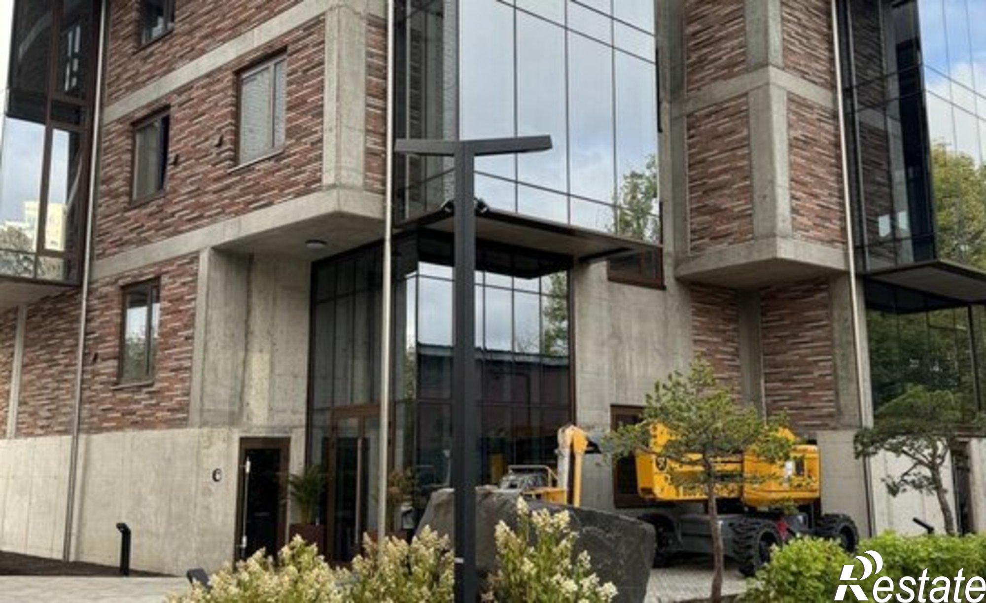 Купить квартиру за 15 900 000 рублей на Новгородский проспект, 134