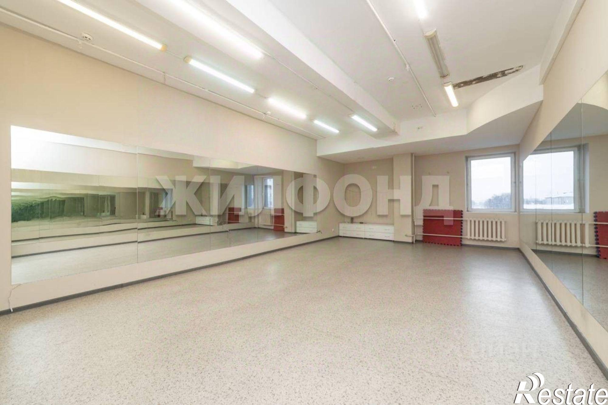 Купить торговое помещение за 27 000 400 рублей на Никольский пр-кт, 33