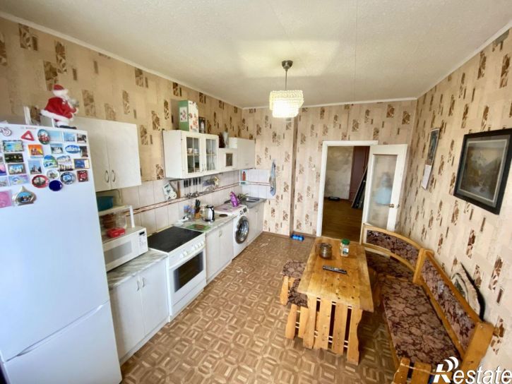 4-комн квартира улица Русанова, 8,  д. 8