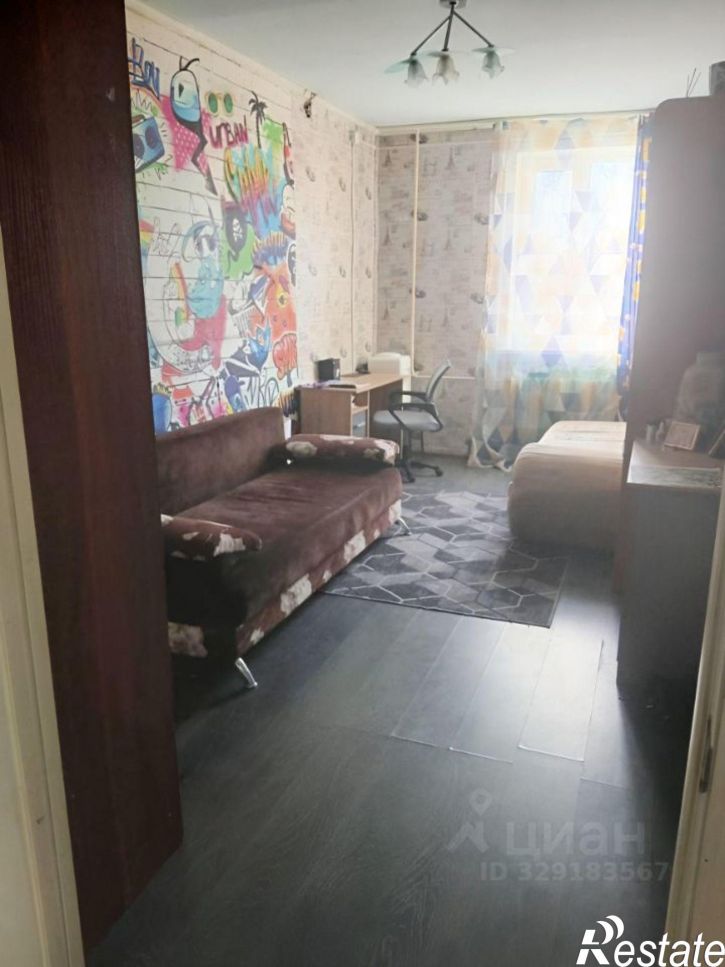 3-комн квартира ул Русанова, 20,  д. 20