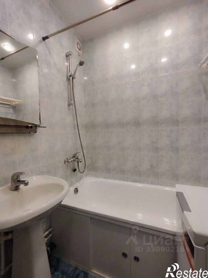 3-комн квартира улица Фёдора Абрамова, 9,  д. 9