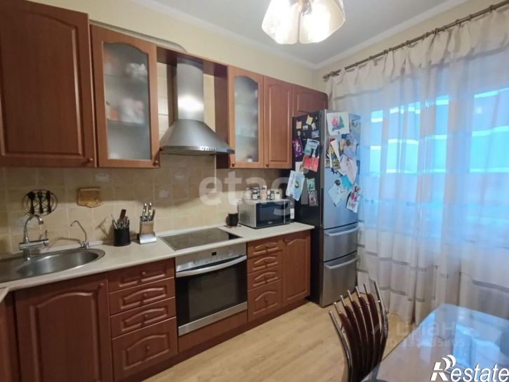 3-комн квартира улица Русанова, 8,  д. 8