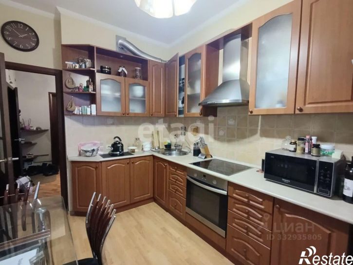 3-комн квартира улица Русанова, 8,  д. 8