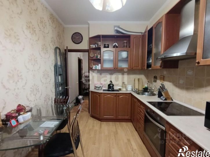 3-комн квартира улица Русанова, 8,  д. 8
