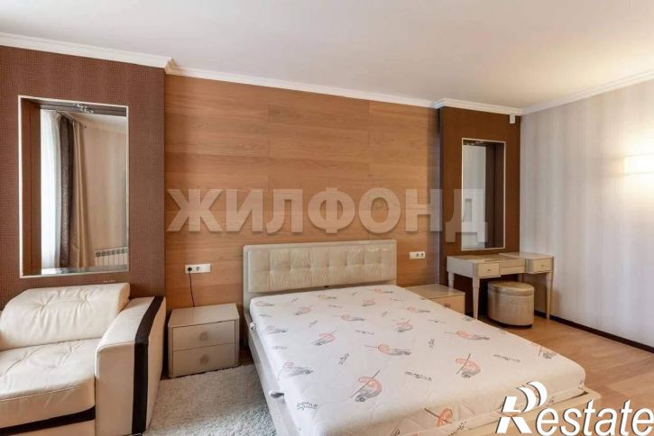 4-комн квартира Поморская ул., д.44